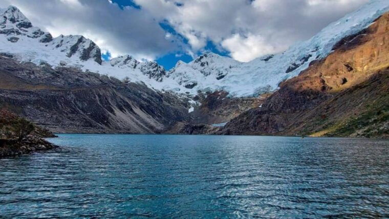 huaraz-rocotuyoc-lagoon-frozen-lagoon-hiking