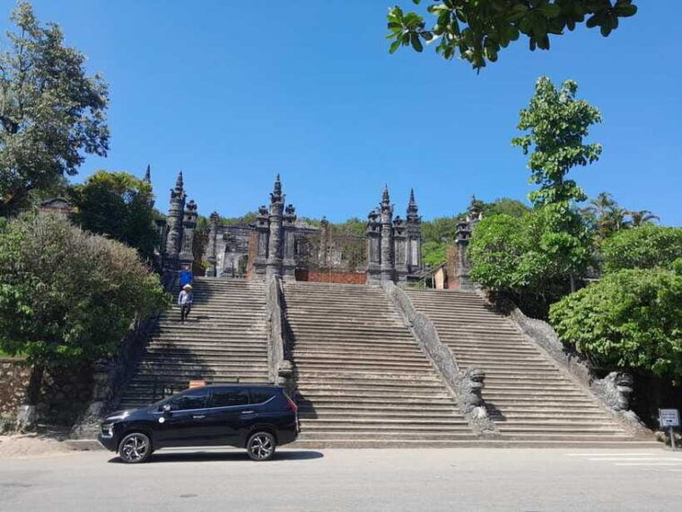 hue-city-tour-half-day-by-private-car-dragon-boat