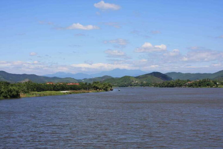 hue-half-day-city-tour-with-dragon-boat-cruise-car
