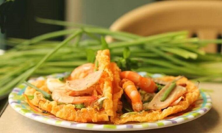 hue-night-street-food-tour-with-a-local-guide