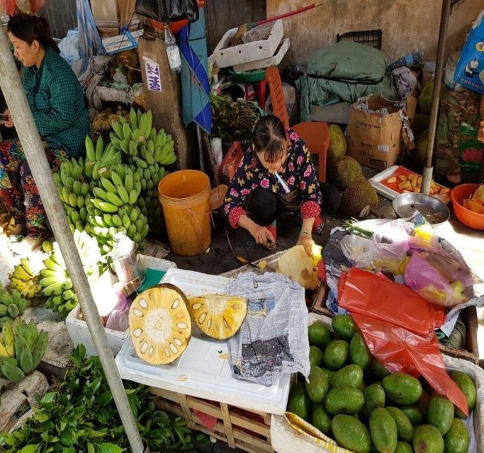 hue-traditional-cooking-class-market-with-mr-anh-family