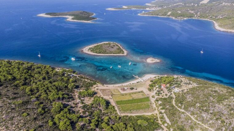 hvar-blue-cave-green-cave-stiniva-beach-speed-boat-tour