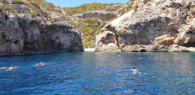 hvarblue-grenn-cave-and-vis-island-private-speedboat-tour