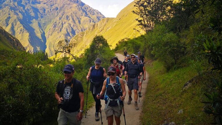 inka-jungle-trek-to-machu-picchu-3-d-2-n
