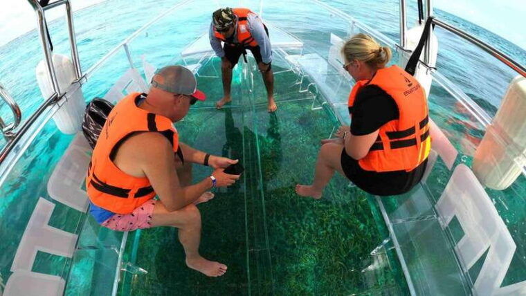 isla-mujeres-stunning-clear-boat-adventure