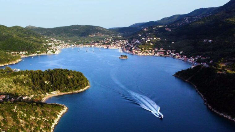 ithaca-island-tour-with-bus-cruise-with-swim-stops