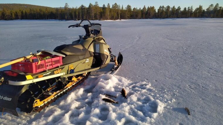 ivalosleighride-tour-and-fishing-on-a-lake-in-the-wild