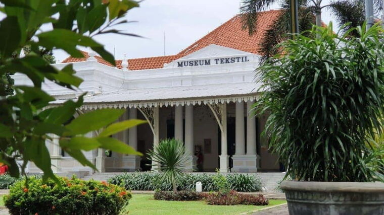 jakarta-old-town-tour-with-batik-workshop