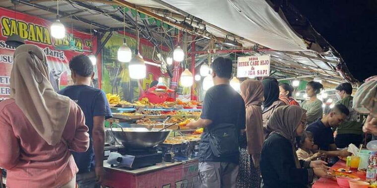 jakarta-private-guided-sightseeing-street-food-night-tour