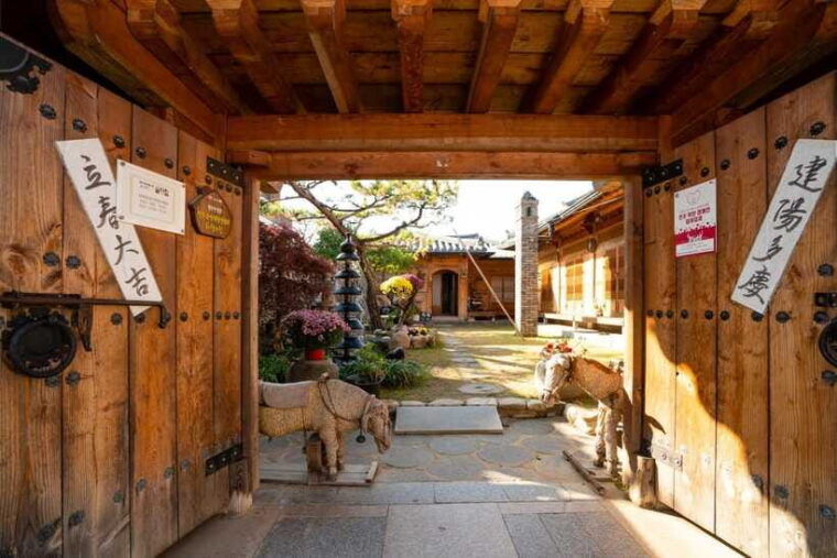jeonju-hanok-village-and-arboretum-flower-festival