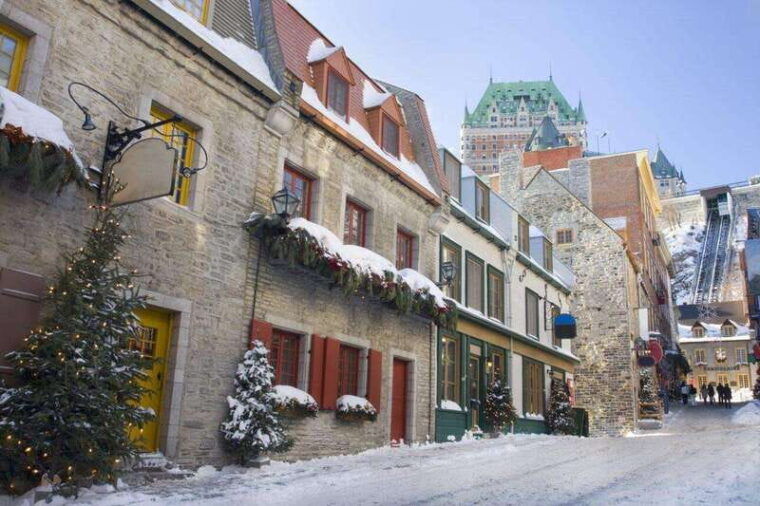 joyful-christmas-walking-tour-in-quebec