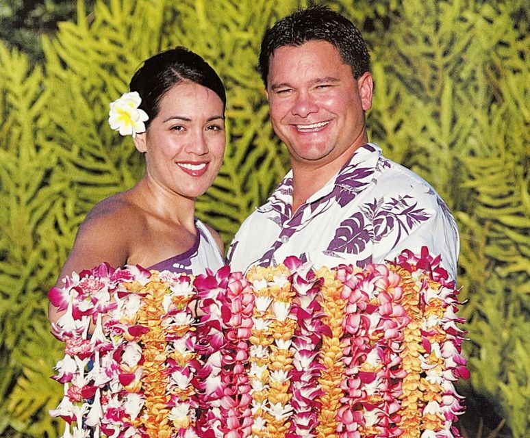 kahului-airport-maui-flower-lei-greeting-upon-arrival