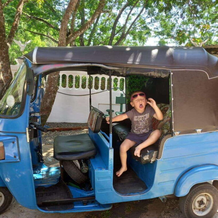 kandy-city-full-day-private-tour-by-tuk-tuk