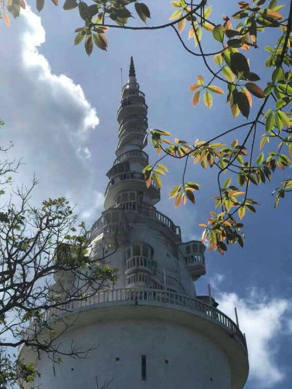 kandy-tuk-tuk-tour-with-ambuluwawa-tower-pinnawala