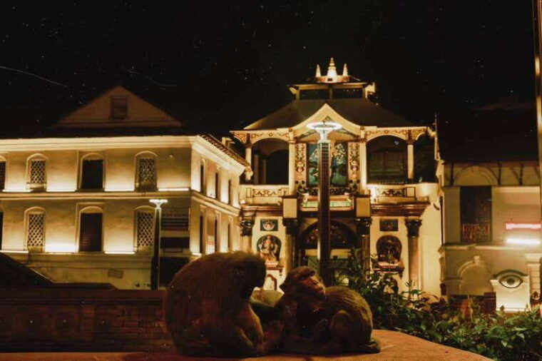 kathmandu-pashupatinath-temple-aarti-cremation-night-tour