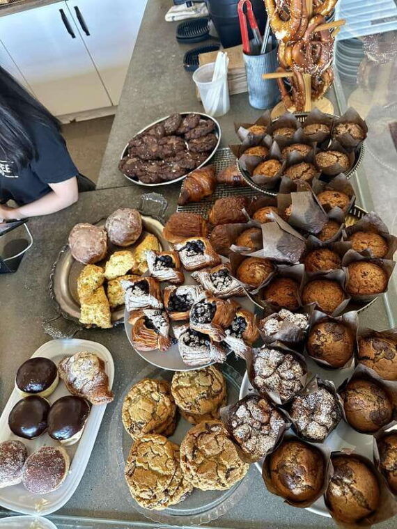 kelowna-walking-food-tour-with-7-tastings-and-4-drinks