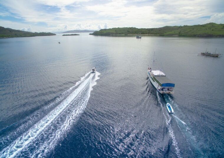 komodo-island-3d2n-private-speedboat-land-tour-hotel