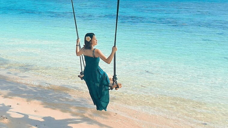 kota-kinabalu-snorkeling-at-ara-dinawan-private-island