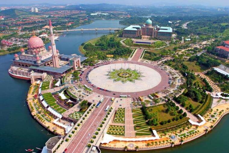 kuala-lumpur-putrajaya-tour-with-traditional-boat-cruise