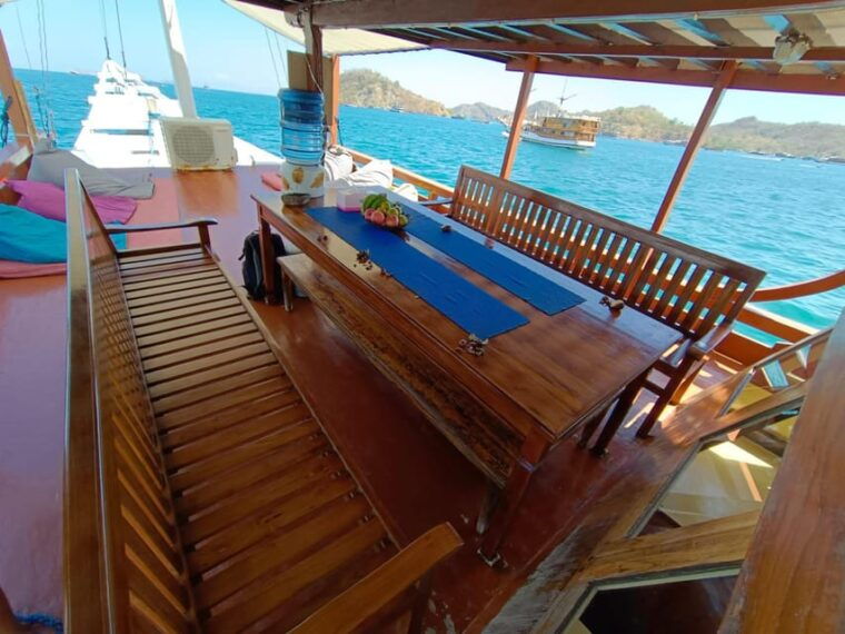 labuan-bajo-komodo-and-pink-beach-2-day-shared-boat-tour