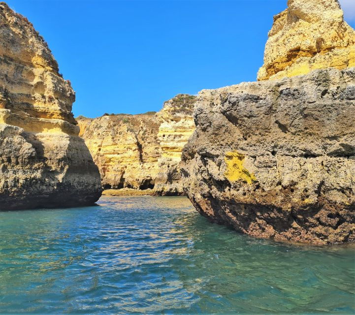 lagos-boat-trip-to-grottos-of-ponta-da-piedade-and-caves