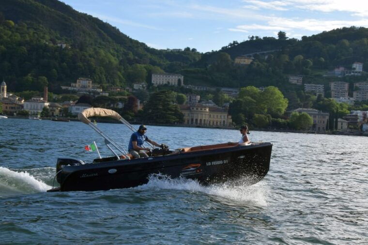 lake-como-boat-ride-with-an-elegant-black-boat