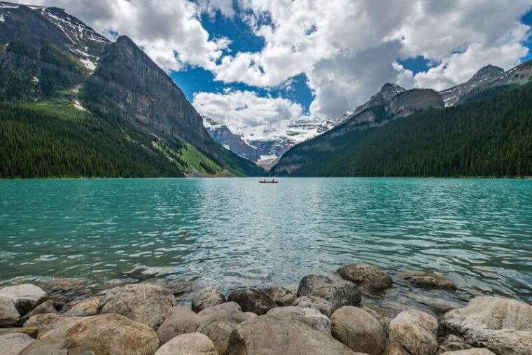 lake-louise-moraine-louise-lake-half-day-highlights-tour