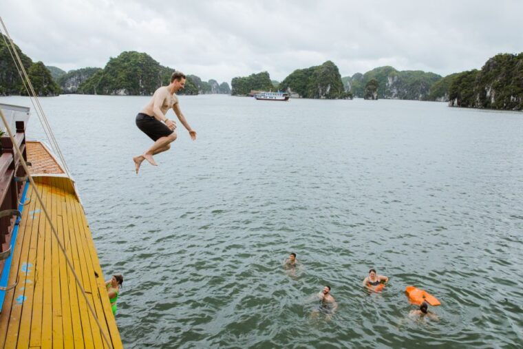 lan-ha-bay-kayaking-1-day-on-cruise