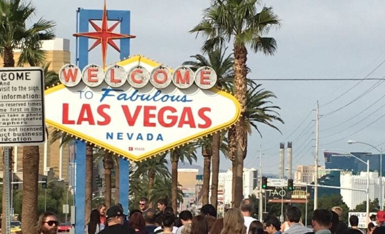 las-vegas-mojave-desert-7-magic-mountains-vegas-sign-tour
