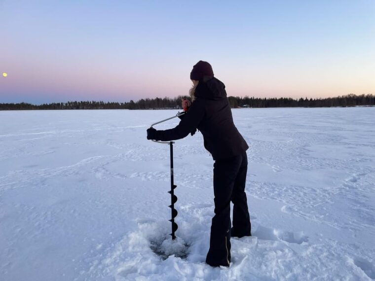 levi-ice-fishing-trip-in-a-small-group