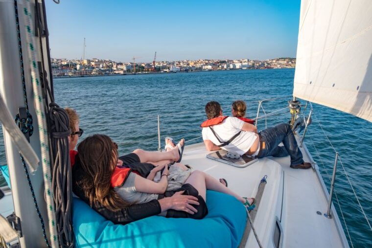 lisbon-1-or-2-hour-cruise-along-the-tagus-river