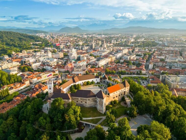 ljubljana-2-5h-walking-tour-with-local-guide-2