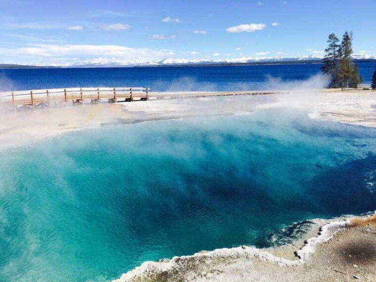 lodging-at-old-faithful-yellowstone-grand-teton-4-day-tour
