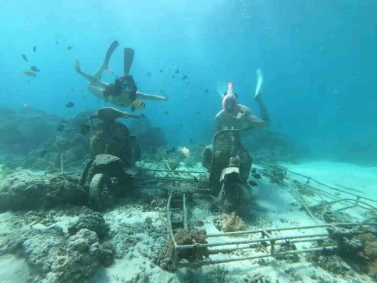 lombok-gili-islands-glass-bottom-boat-tour-with-snorkeling