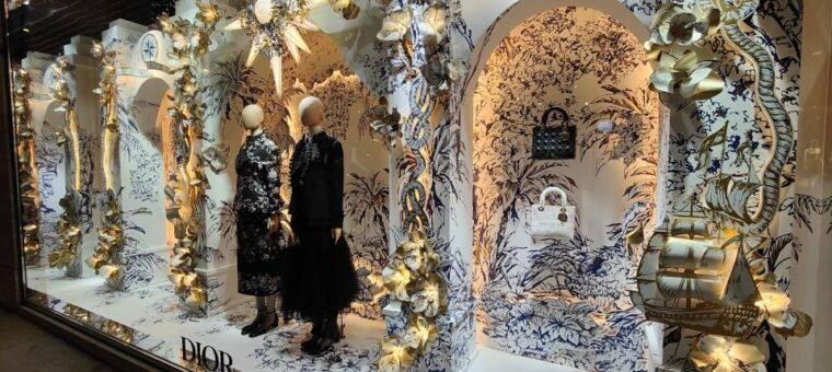 london-christmas-sparkle-walking-tour-small-group