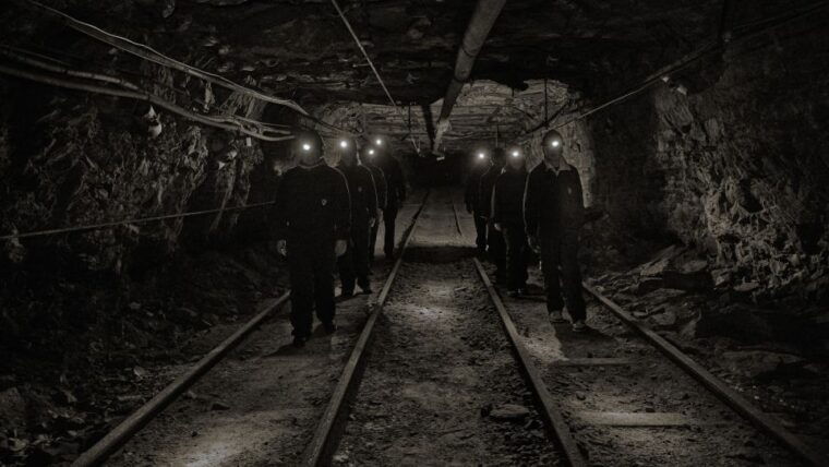 longyearbyen-historic-coal-mine-tour-at-gruve-3