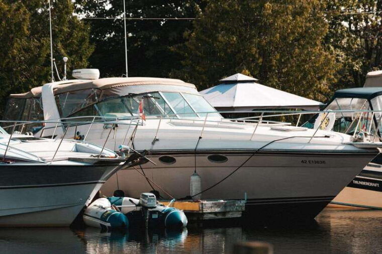 luxurious-40ft-yacht-charter