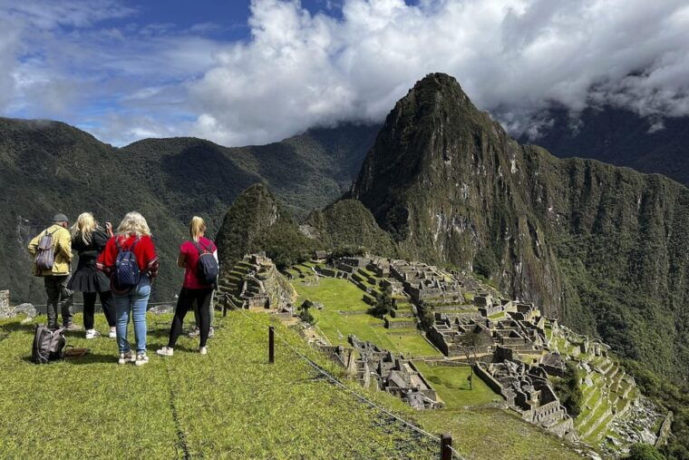 machu-picchu-adventure-and-rainbow-mountain-2-days