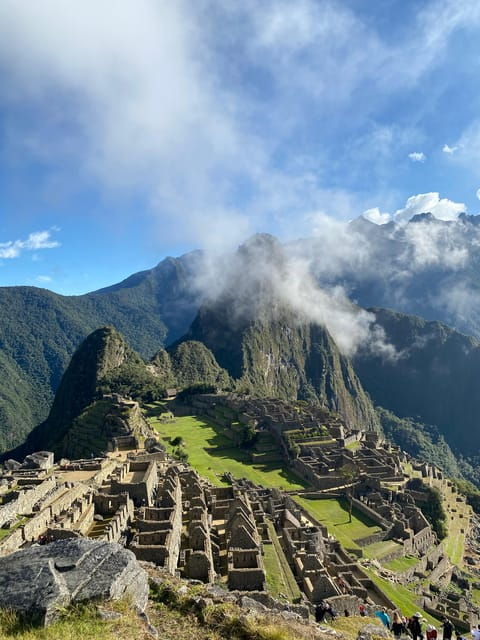 machu-picchu-group-guided-tour