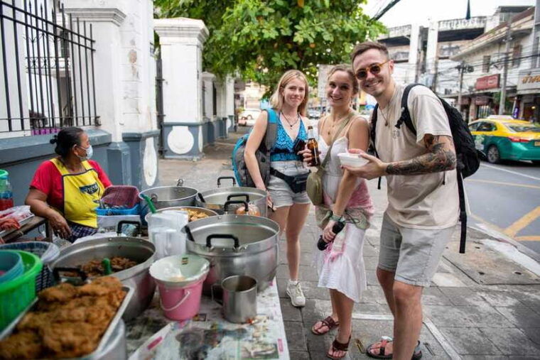 mad-monkey-bangkok-city-session-walking-tour