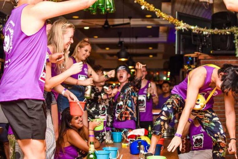 mad-monkey-bangkok-pub-crawl