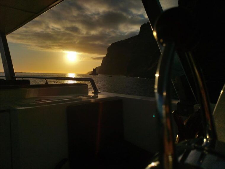 madeeira-sunset-dinner-cruise