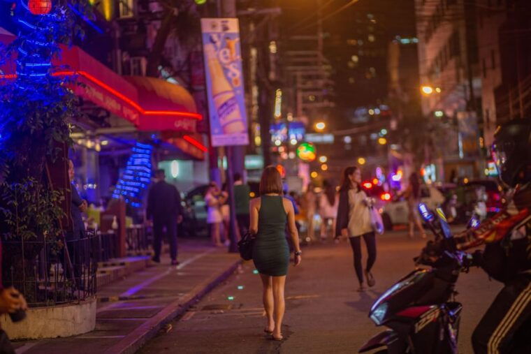 makati-bar-hopping-tour-with-venus