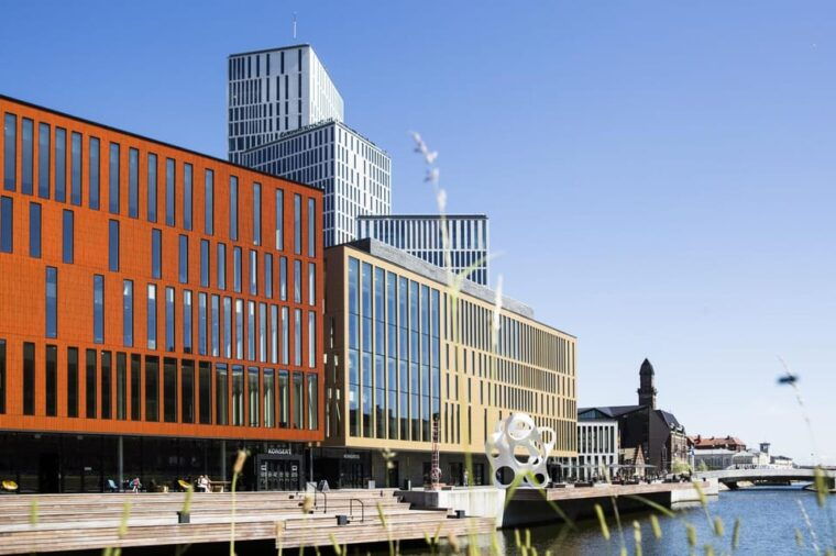 malmo-sightseeing-and-landmarks-tour-by-bike