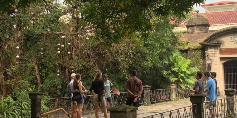 manila-guided-sunset-bamboo-bike-tour-in-intramuros