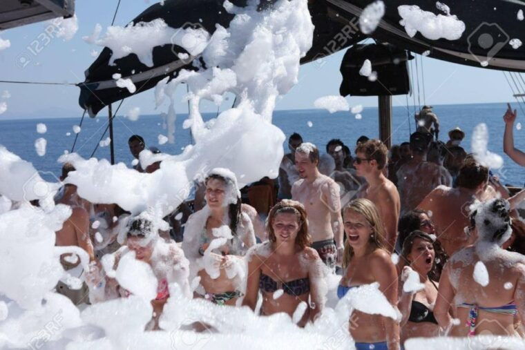 marmaris-pirate-boat-w-lunch-unlimited-drinks-foam-party