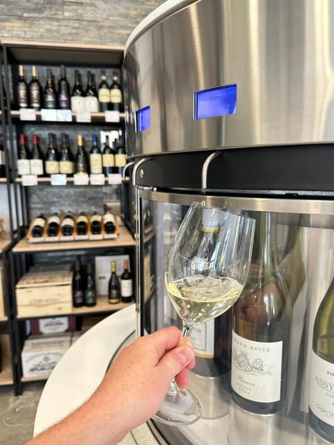 marseille-tailored-wine-tasting-experience-in-top-wine-shop