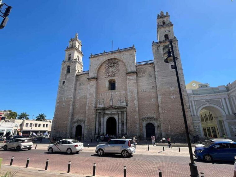 merida-walking-tour-across-the-beautiful-historic-center