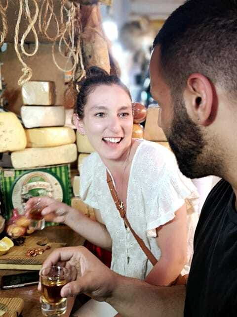 mexico-city-mezcal-pulque-tasting-at-exotic-market-stall