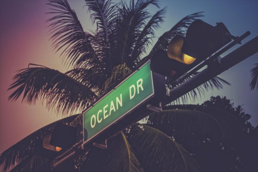 Miami Beach Bar Tour: Art Deco & Neon Lights With Historian